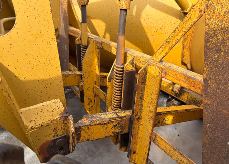 Caterpillar V Plow -